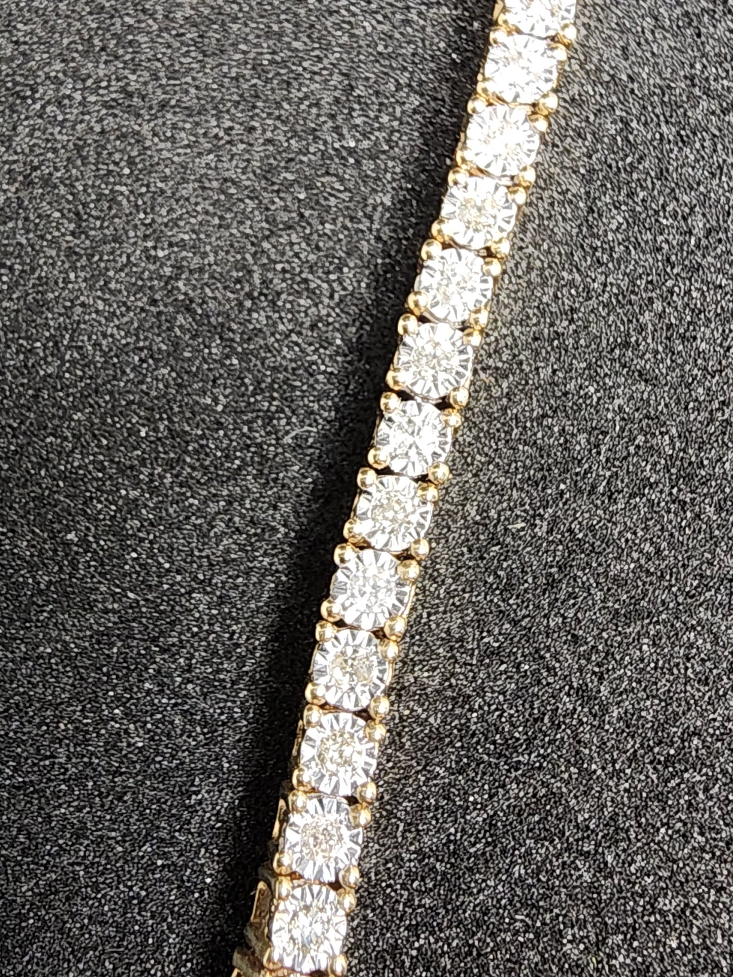 Illusion Set Tennis Bracelet - 10k Yellow Gold - 0.88CT Si Diamonds - 7in